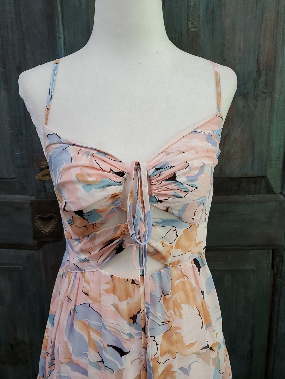 ASTR The Label BRANDY Floral Cinched Front Cutout Maxi Dress. Size XSmall - Picture 5 of 12